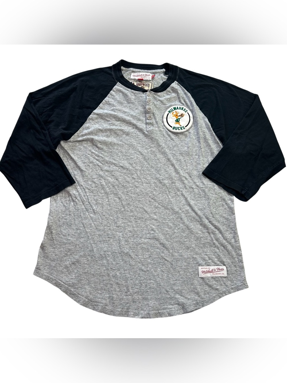 Mitchell & Ness Milwaukee Bucks Hardwood Classics 3/4-Sleeve Raglan Henley Shirt